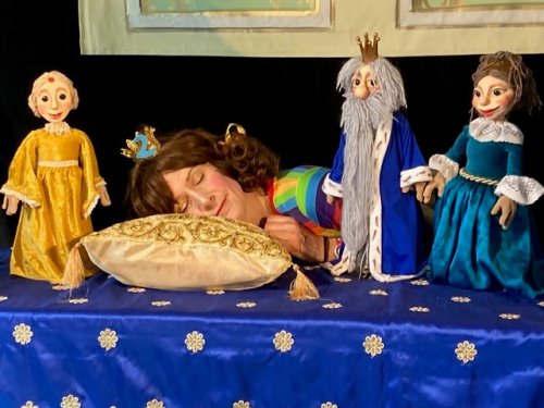 Szenenbild aus dem Figurentheater „Die zweite Prinzessin“ (Foto: Esther Ribera)