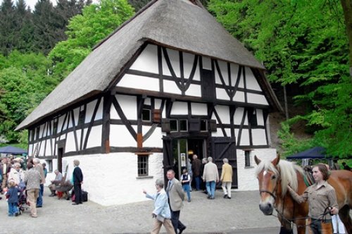 Haus Dahl in Marienheide ist das älteste noch erhaltene Bauernhaus der Region, das 1586 erbaut wurde. (Foto: OBK)
