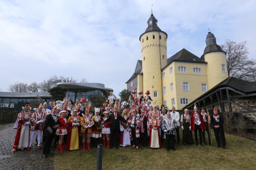 Oberbergs Prinzenpaare und Dreigestirne beim Tollitätenempfang 2017. (Foto: OBK)