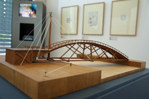 Die Sonderausstellungen zeigt zahlreiche Modelle, die anhand von Konstruktionszeichnungen von Leonardo nachgebaut wurden. (Foto: OBK)