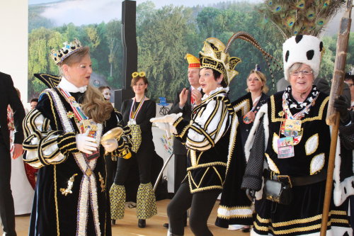 Die KG Tolle Elf Wildberg brachte Frauenpower auf die Bühne - mit dem Dreigestirn Prinz Rita I., Bauer Angelika und Jungfrau Nicole. (Foto: OBK)