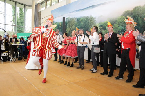 Der Ründerother Karnevalsverein heizte mit Prinz Mario II. und seiner Prinzessin Sabrina ein. (Foto: OBK)  