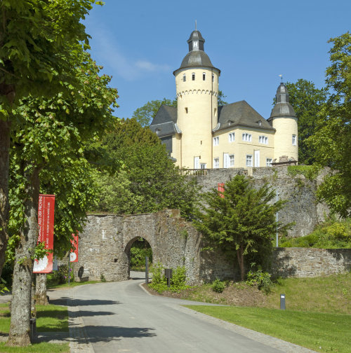 Die besondere Atmosphäre auf Schloss Homburg lädt zum Picknick-Konzert ein. (Foto: Rainer Hackenberg)