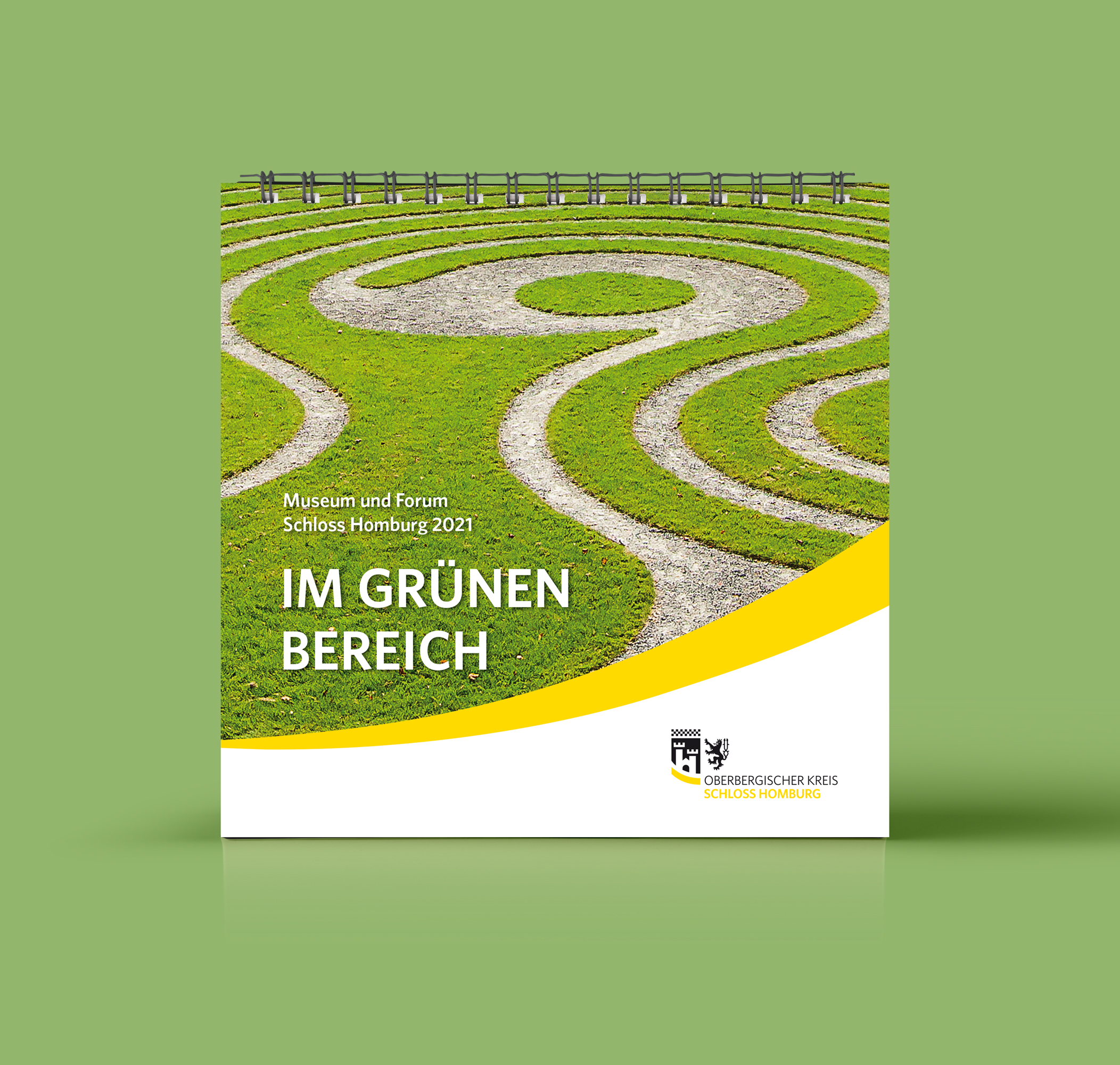 Tischkalender 2021, Titelblatt. Rasenlabyrinth auf dem Schlossareal. Foto: Nikolai Benner