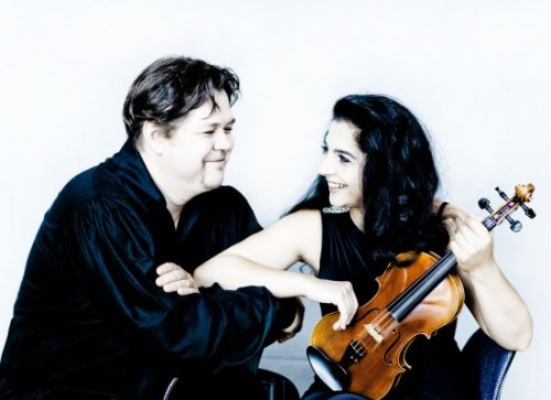 Das Parfenov-Duo lädt ein zu einem außergewöhnlichen Flügel- und Violinkonzert auf Schloss Homburg. (Foto: Marco-Borggreve)