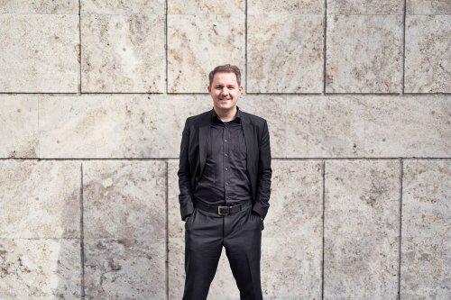 Chefdirigent des Folkwang Kammerorchesters Essen ist Johannes Klumpp (gwiazda-Photografie)