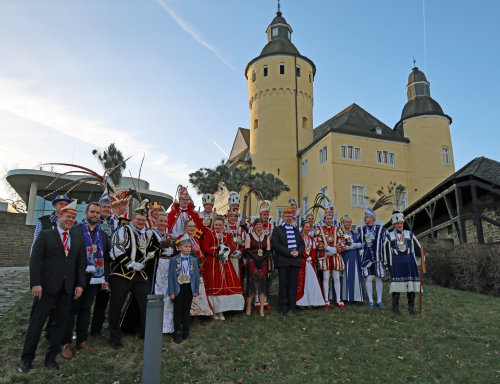 Landrat Jochen Hagt empfing eine Delegation aus 17 oberbergischen Karnevalsgesellschaften auf Schloss Homburg. (Foto: OBK)
