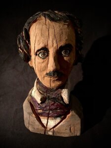 Holzbüste von Edgar Allan Poe