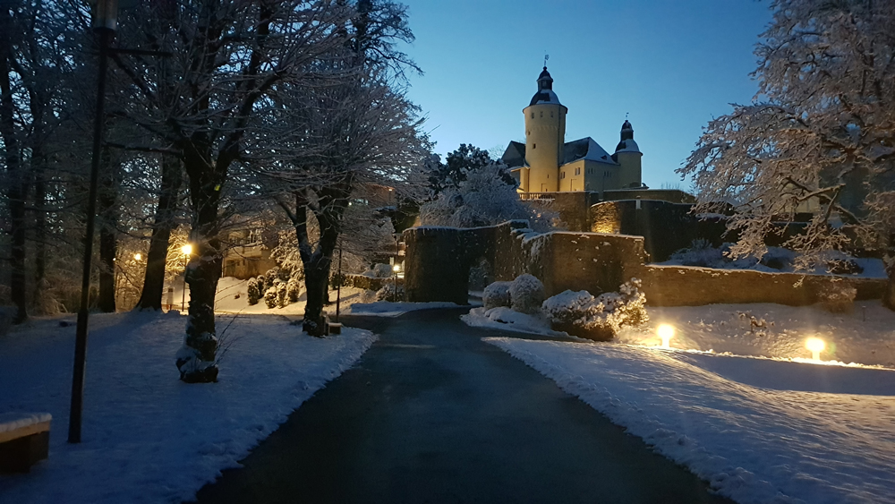 Das Schloss in winterlicher Abendstimmung, Foto: Silke Engel